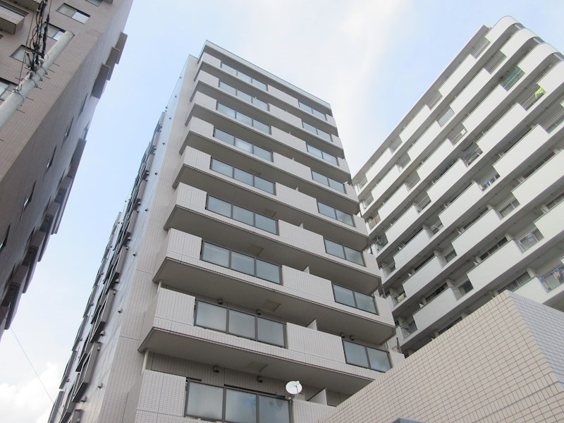 中野区本町のマンションの建物外観