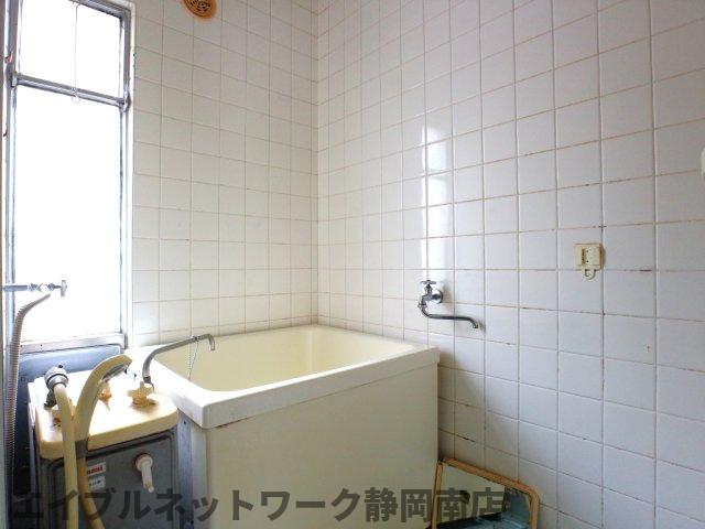 バス・シャワールーム　ゆったり過ごせるお風呂です