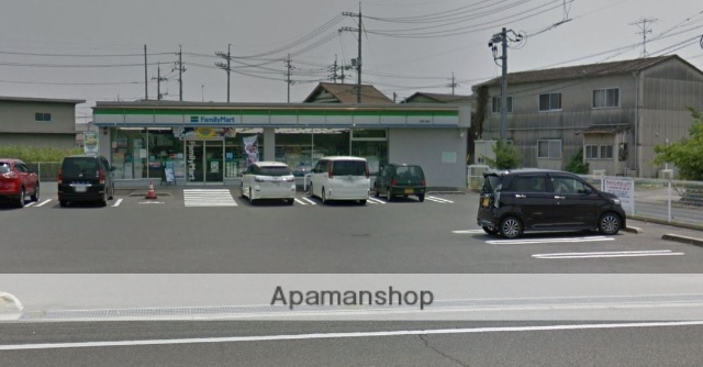 コンビニ　ファミリーマート（コンビニ）まで751m