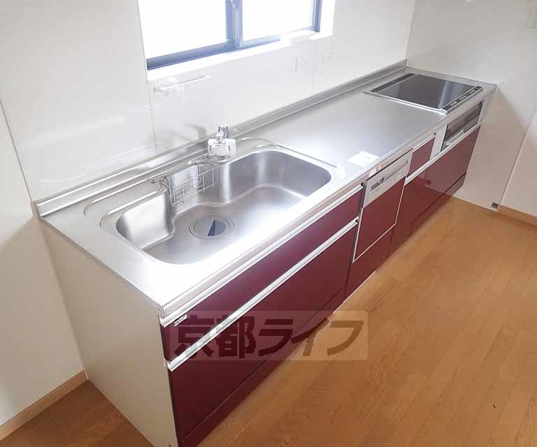 キッチン　広めのまな板スペースあります。