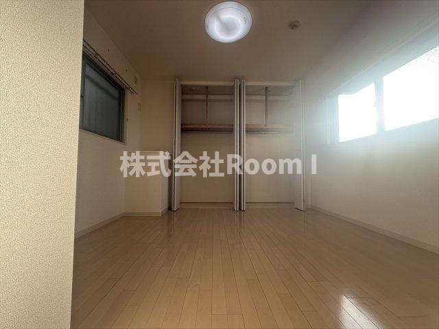 居室・リビング　個人の部屋や寝室として使える洋室です