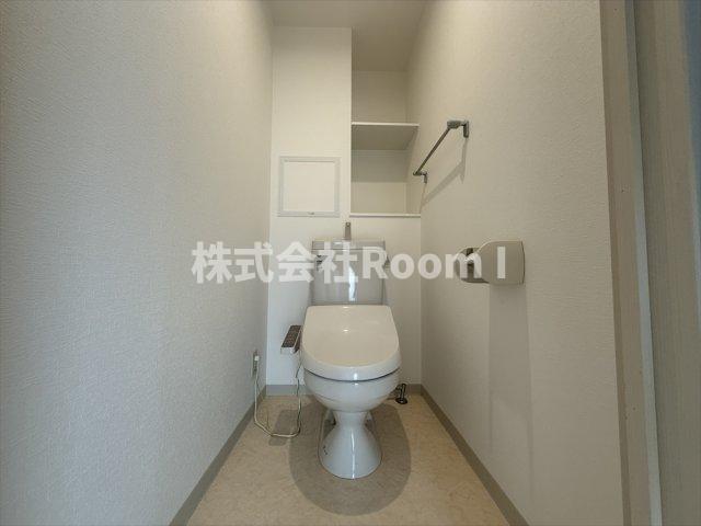 トイレ　落ち着いた色調のトイレです