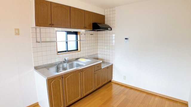 キッチン　別部屋反転間取のお写真になります。参考にご覧くださいませ。