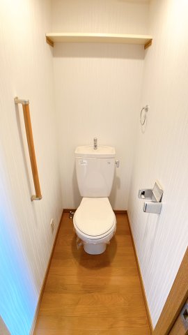 トイレ　別部屋反転間取のお写真になります。参考にご覧くださいませ。