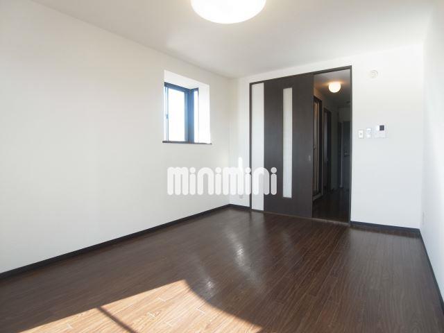 その他部屋・スペース　照明・エアコン付き洋間です。