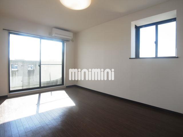 居室・リビング　７．８帖洋間です。採光窓２面です。