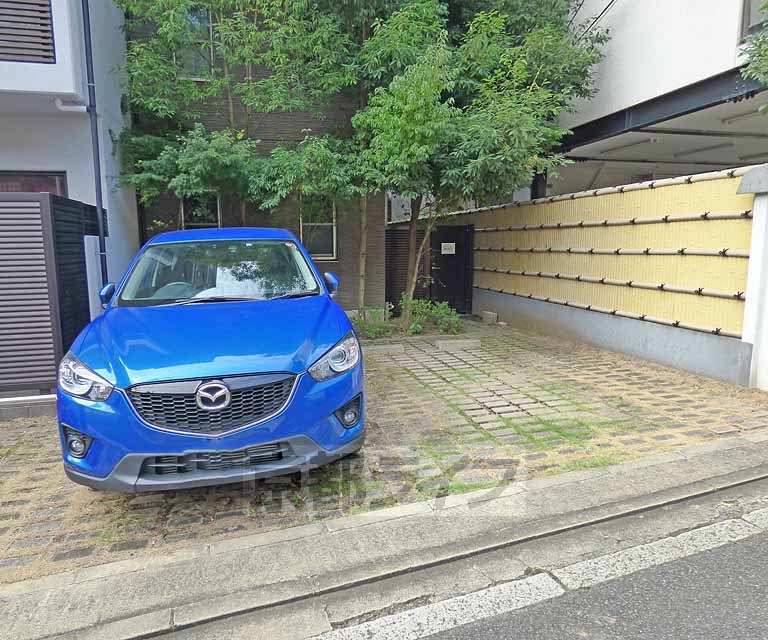 【プラネシア神宮道の駐車場】