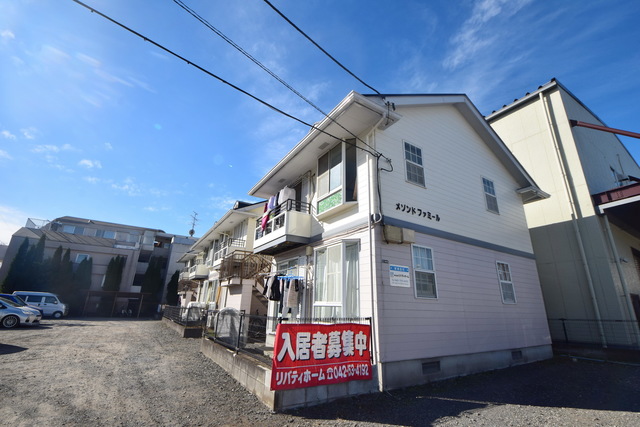 相模原市中央区横山台のアパートの建物外観