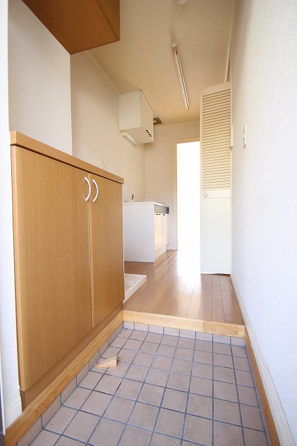 玄関　同物件、別号室のものです。