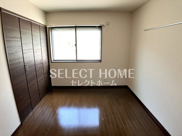 その他部屋・スペース　開放的な寝室です