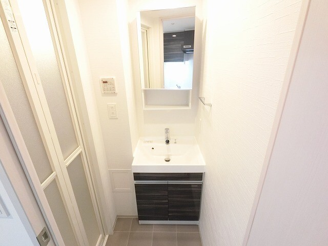 洗面設備　室内は現状を優先します