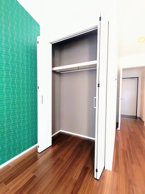 収納　大きく開くクローゼットです