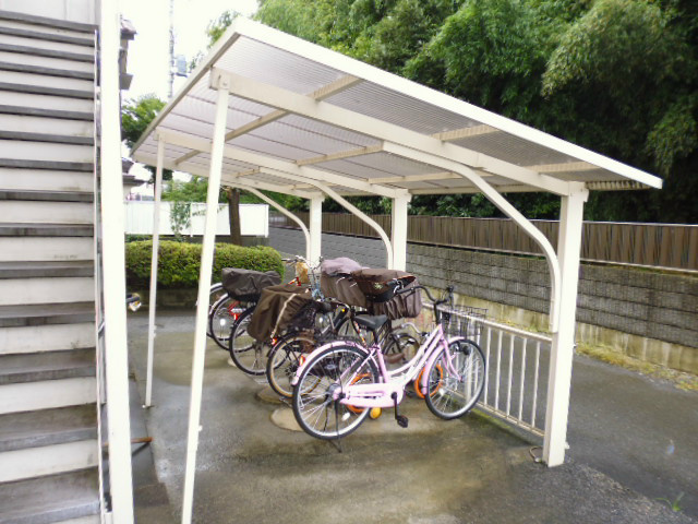 その他　屋根付きの駐輪場です。