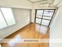 居室・リビング　角部屋で日当たり良いです！