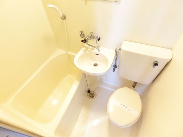 バス・シャワールーム　同物件別部屋イメージ写真