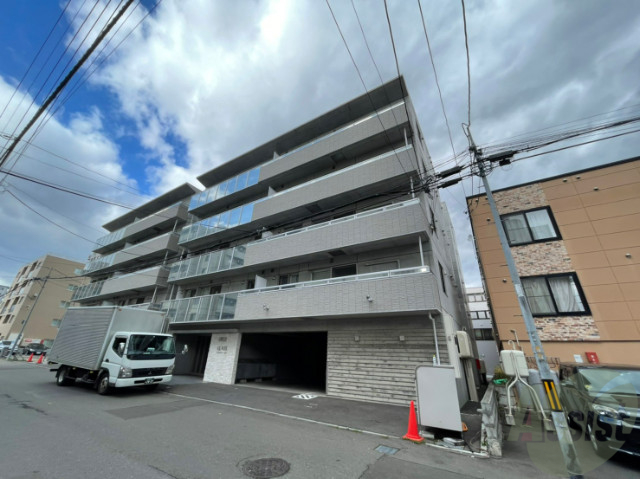 建物外観　札幌市中央区南１１条西「ＧＬＡＳＳ山鼻ＥＡＳＴ」