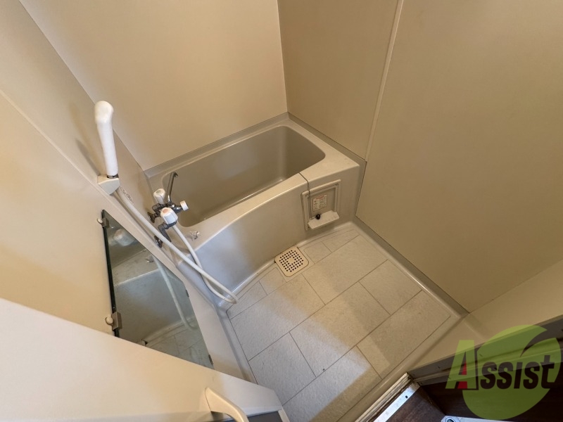 バス・シャワールーム　ユニットバスです。疲れを癒すのに欠かせませんね！