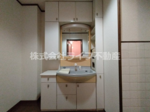 洗面設備　独立洗面台あり、毎朝おしゃれに忙しい女性の方におすすめです