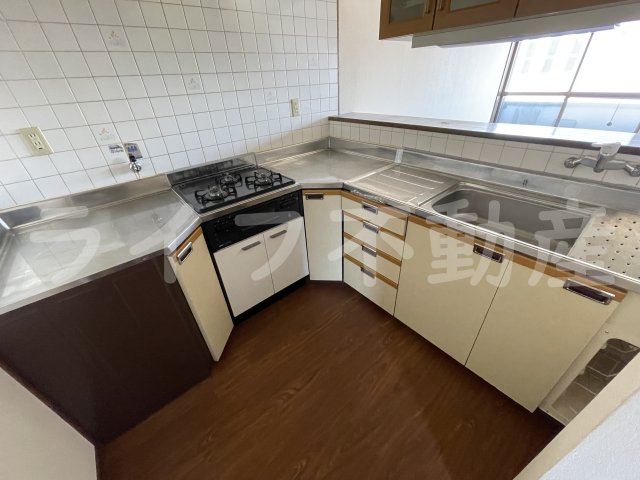 キッチン　コンパクトなキッチンで掃除もラクラク