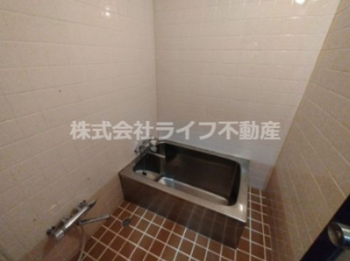 バス・シャワールーム　コンパクトで使いやすいお風呂です