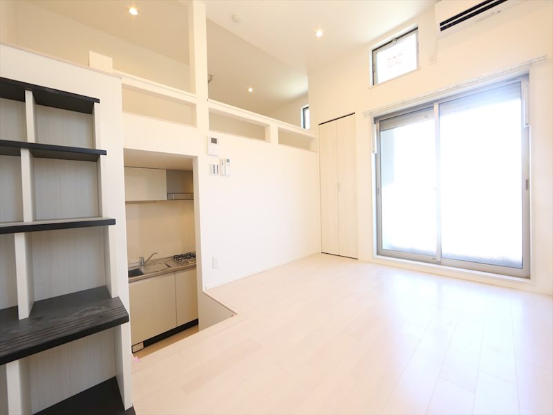 居室・リビング　洋室6.1帖　ロフト6.3帖　同型写真