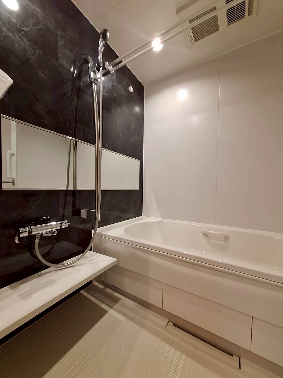 バス・シャワールーム　★追炊き・浴室乾燥機付きのお風呂★