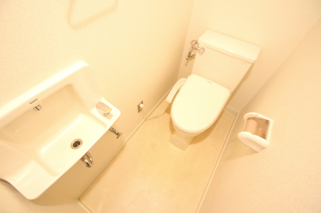 トイレ　※別号室のお写真のため現況優先