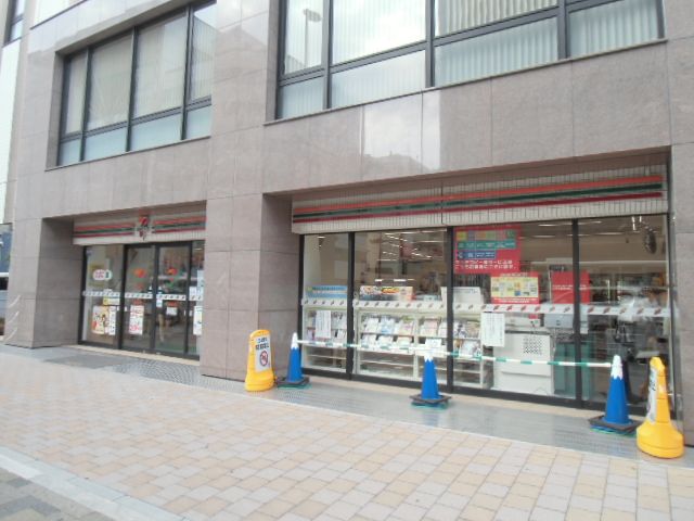 コンビニ　セブンイレブン（コンビニ）まで119m