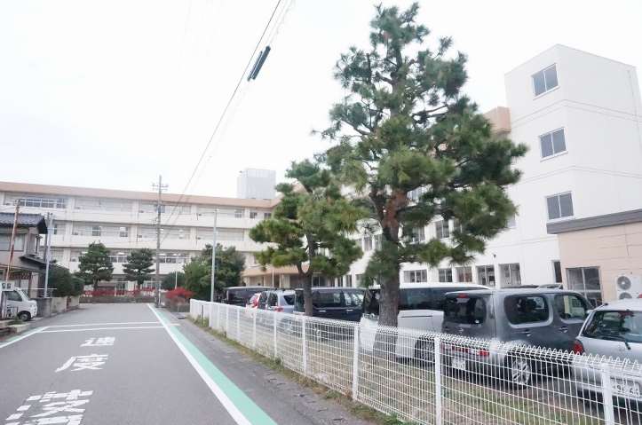小学校　御園小学校（小学校）まで381m