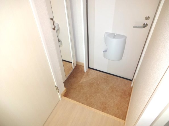 玄関　※写真は類似物件です