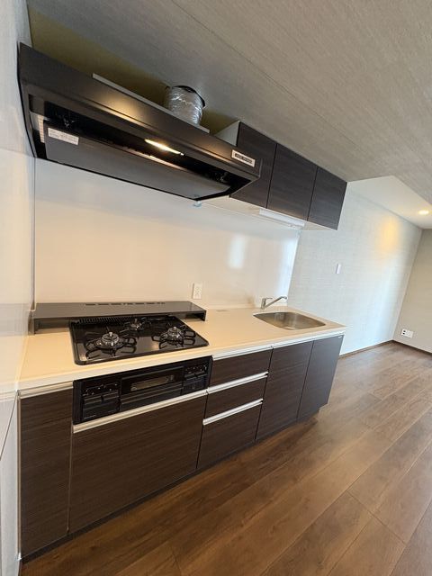 キッチン　３口ガスコンロ・グリル付