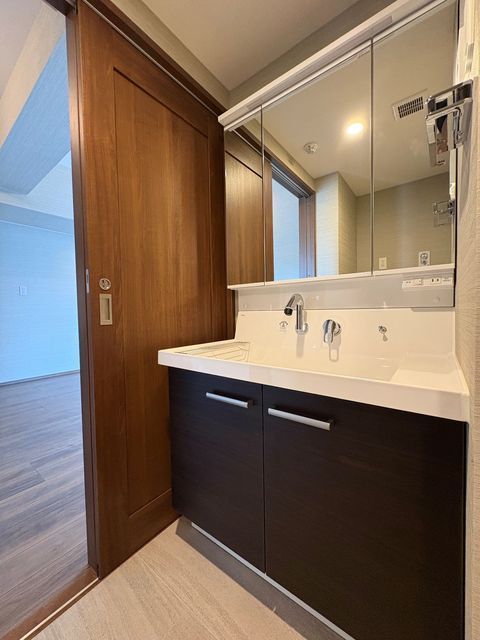 洗面設備　三面鏡・独立洗面台