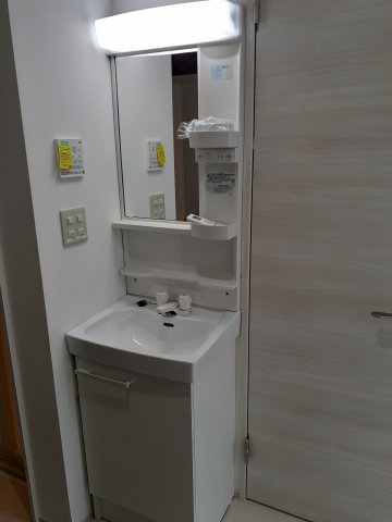 洗面設備　独立洗面台です