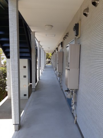 エントランス　落ち着いたエントランスです