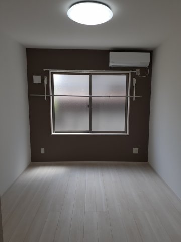 居室・リビング　こちらのリビングで趣味の時間をお楽しみください