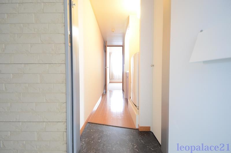 玄関　設備・仕様は号室により異なる為、現況を優先致します。