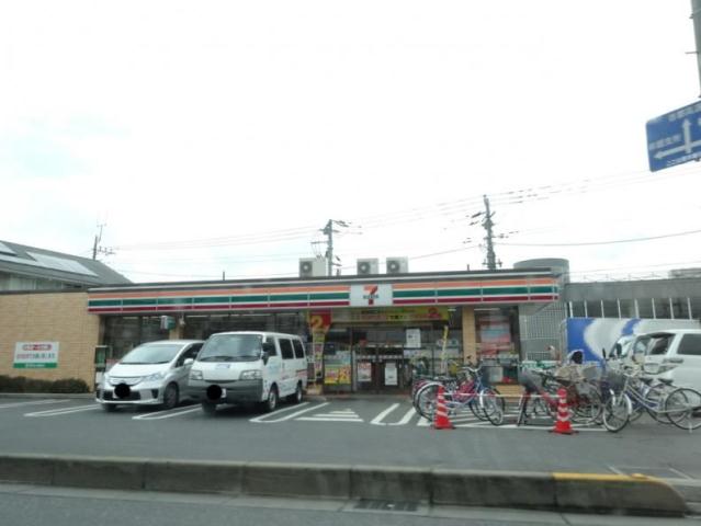 コンビニ　セブン－イレブン川口戸塚４丁目店（コンビニ）まで500m