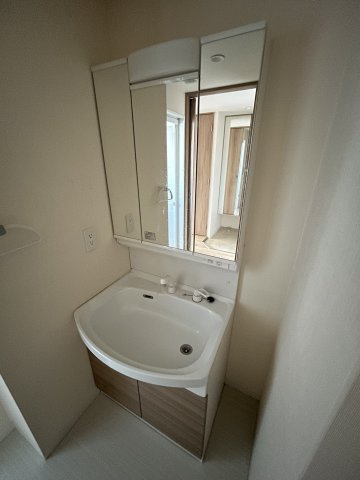 洗面設備　※同物件別号室参考写真