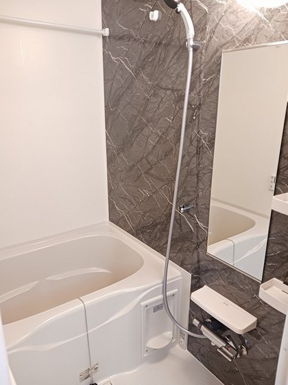 バス・シャワールーム　※別部屋の写真です