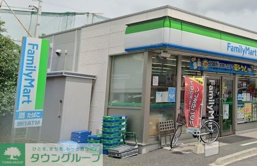 コンビニ　ファミリーマート六木四丁目店（コンビニ）まで670m