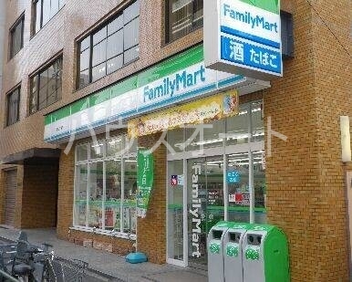 コンビニ　ファミリーマート湯島三丁目店（コンビニ）まで148m