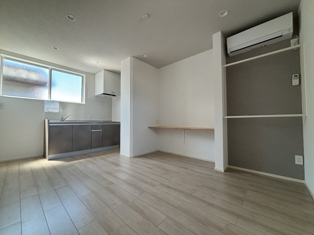 居室・リビング　写真は202号室です。 ※相違する場合は現況を優先いたします