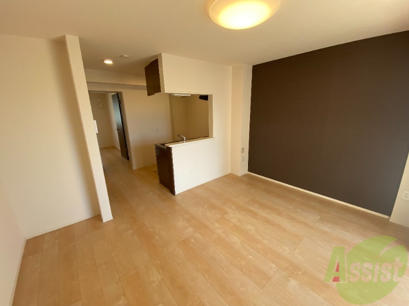 居室・リビング　約１２帖のＬＤＫです。広々としてきれいですね。