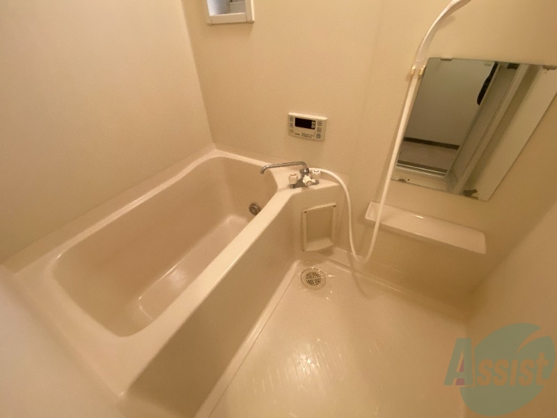 バス・シャワールーム　コチラで日々の疲れを癒し、リラックスしてください