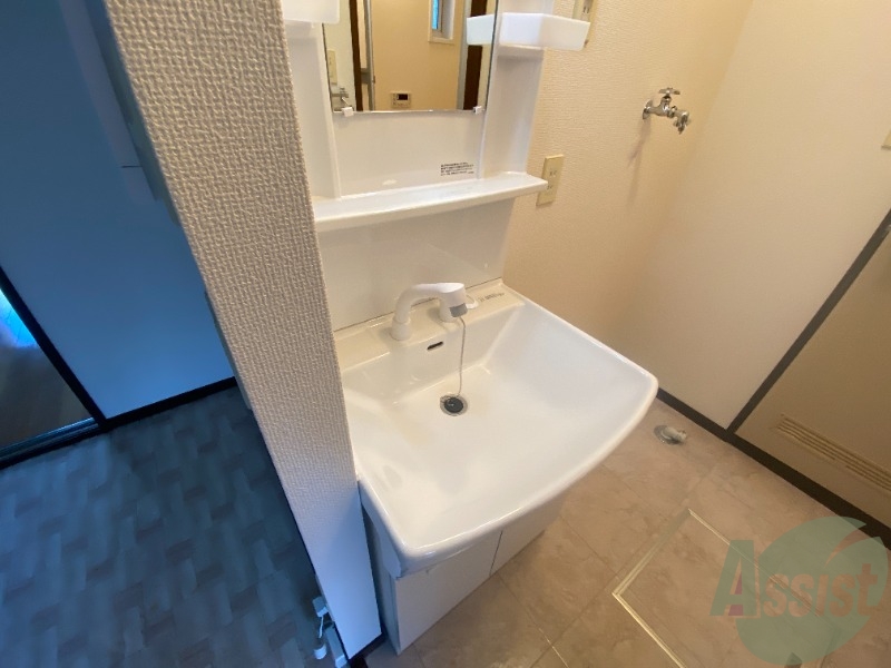 洗面設備　洗面台はシャンプードレッサーなので朝の身支度も楽々ですね～