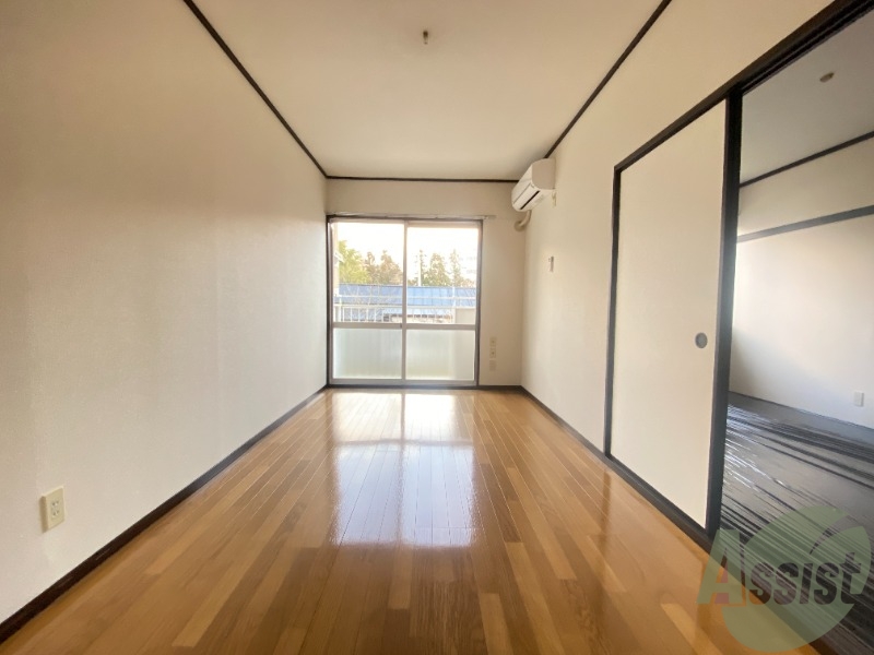 居室・リビング　６．８帖のリビングになります。伸び伸び出来そうですね。