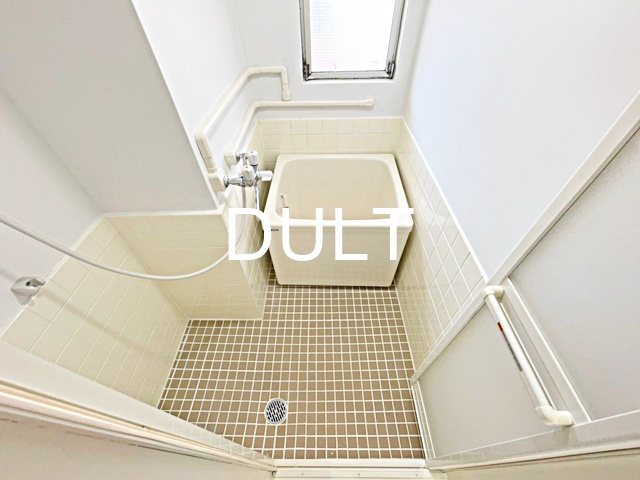 バス・シャワールーム　バスルームです。