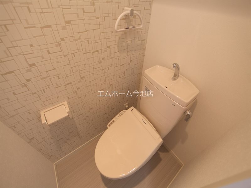 トイレ　温水洗浄暖房便座付トイレ