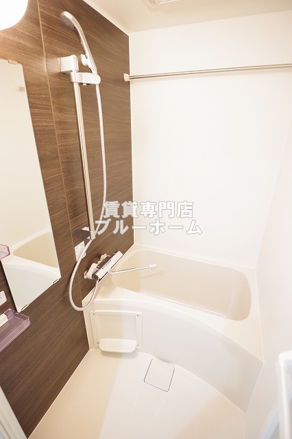 バス・シャワールーム　お風呂は浴室乾燥機付き！