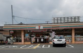 コンビニ　セブンイレブン 大阪今津中1丁目店（コンビニ）まで240m